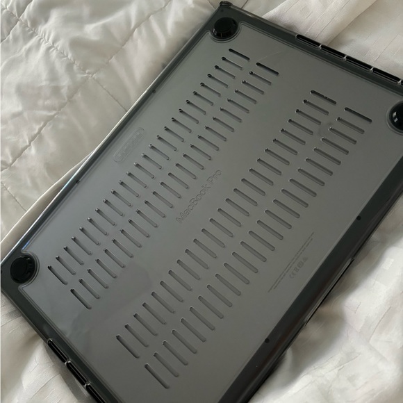 MacBook Pro 2022 16” 16gb, 1TB, M1 Pro 10 Core GPU - Picture 5 of 9